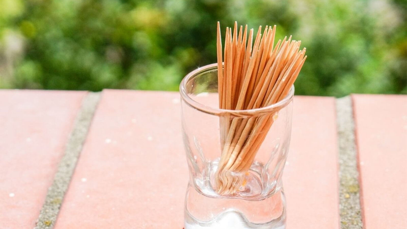 wooden-toothpicks-small-glass